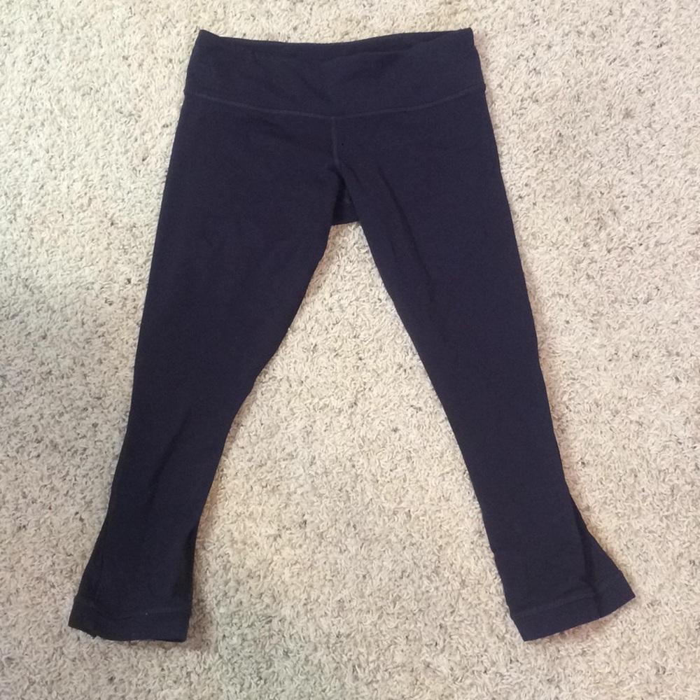 LuLuLemon 3/4 Leggings - size 6